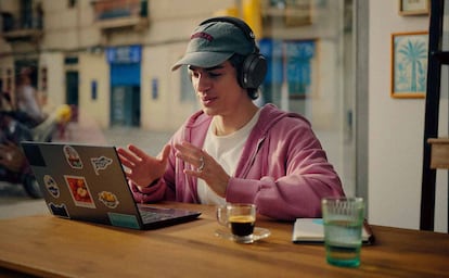 Uso de los nuevos auriculares Sennheiser MOMENTUM 5 Wireless.