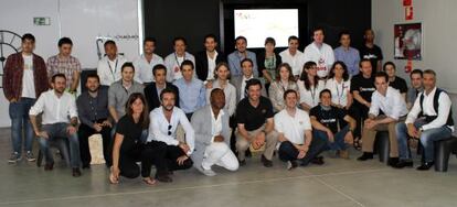 Integrantes del equipo Wayra y representantes de las 10 primeras 'startups' en la Academia Wayra en Madrid