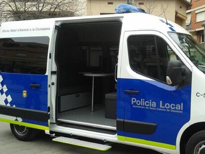 Una furgoneta de la policia local de Santa Coloma de Gramenet.
