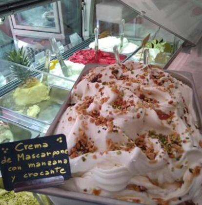 Gelat de mascarpone, taronja i crocant.