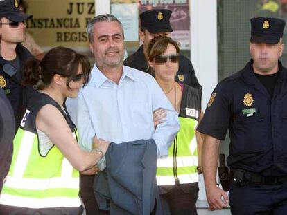 El ex alcalde Antonio Barrientos, cuando fue detenido en junio de 2008.