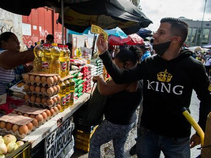 Un mercado de Caracas, este sábado.