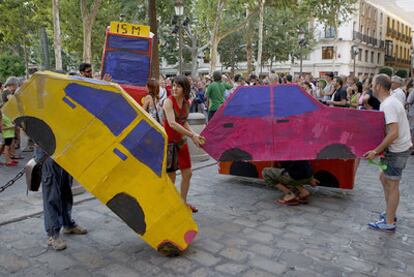 Protestors against the repeal of a traffic-exclusion plan in Seville.