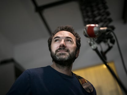 El músico Caïm Riba, en su estudio de Barcelona.