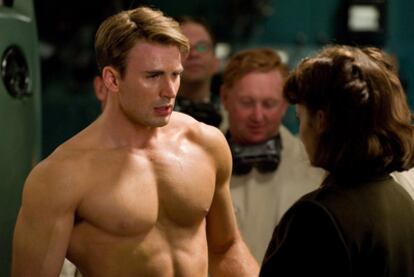 El actor Chris Evans, en su papel como Capitán América en una escena de la película del mismo nombre.