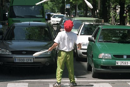 El malabarismo callejero es sancionado con 300 euros.