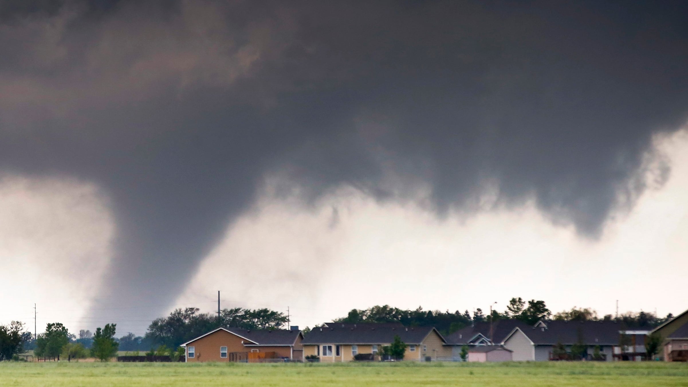 Así fue el interior de un tornado a su paso por un pueblo de Kansas Así fue el interior de un tornado a su paso por un pueblo de Kansas