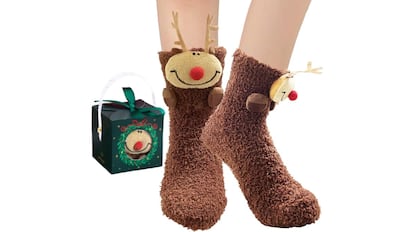 regalos para amigo invisible: pack de calcetines graciosos de Navidad mullidos.