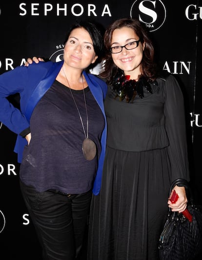 La actriz Silvia Abril junto a Marta Flores, la subdirectora de S Moda.