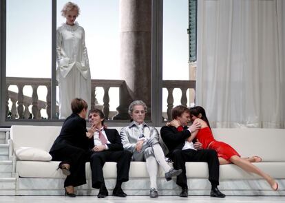 Fotografía del ensayo general de la ópera "Così fan tutte" de Mozart que se estrena este fin de semana en el Teatro Real y que se representará hasta el 17 de marzo