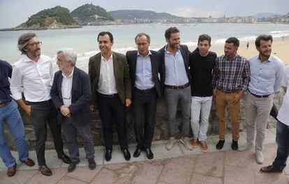Fernando Martínez Maillo, junto a Alfonso Alonso y Borja Sémper (en el centro) este martes en San Sebastián.
