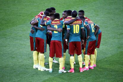 La selección de Camerún antes del comienzo del partido.