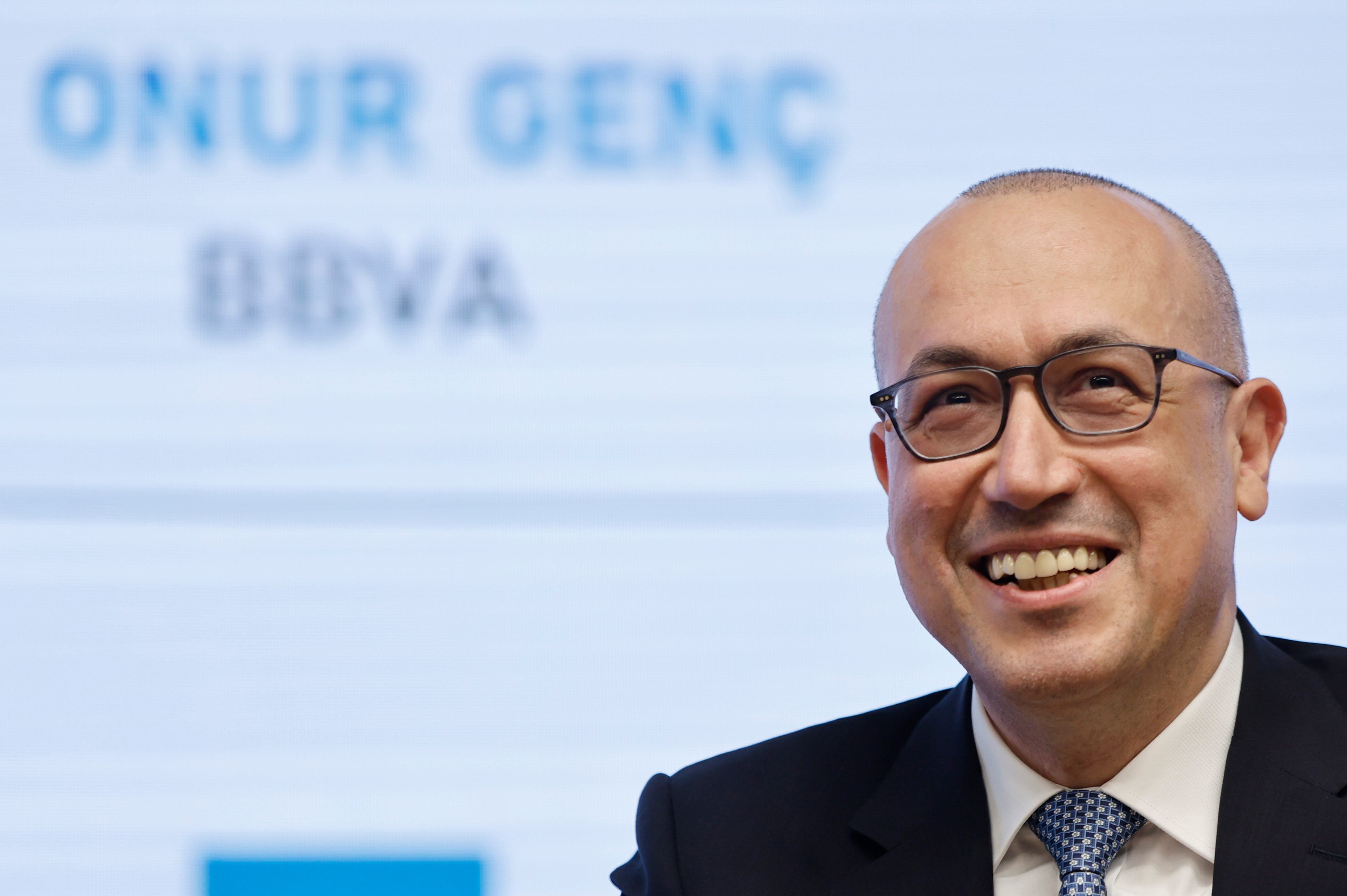 Genç (BBVA) acusa al Sabadell de difundir información incorrecta sobre una eventual segunda opa