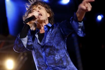 Mick Jagger, líder de los Rolling Stones, ayer durante su actuación ante 90.000 personas en Lisboa.