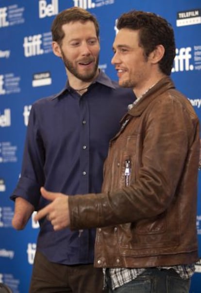 Aron Ralston y James Franco, en una presentación de la película '127 horas'.