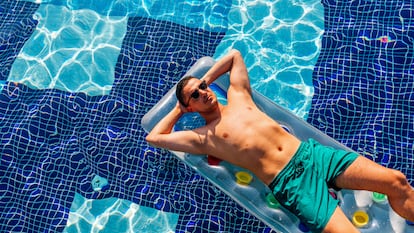 Descubre el bañador de hombre perfecto para el verano por menos de 20 euros.