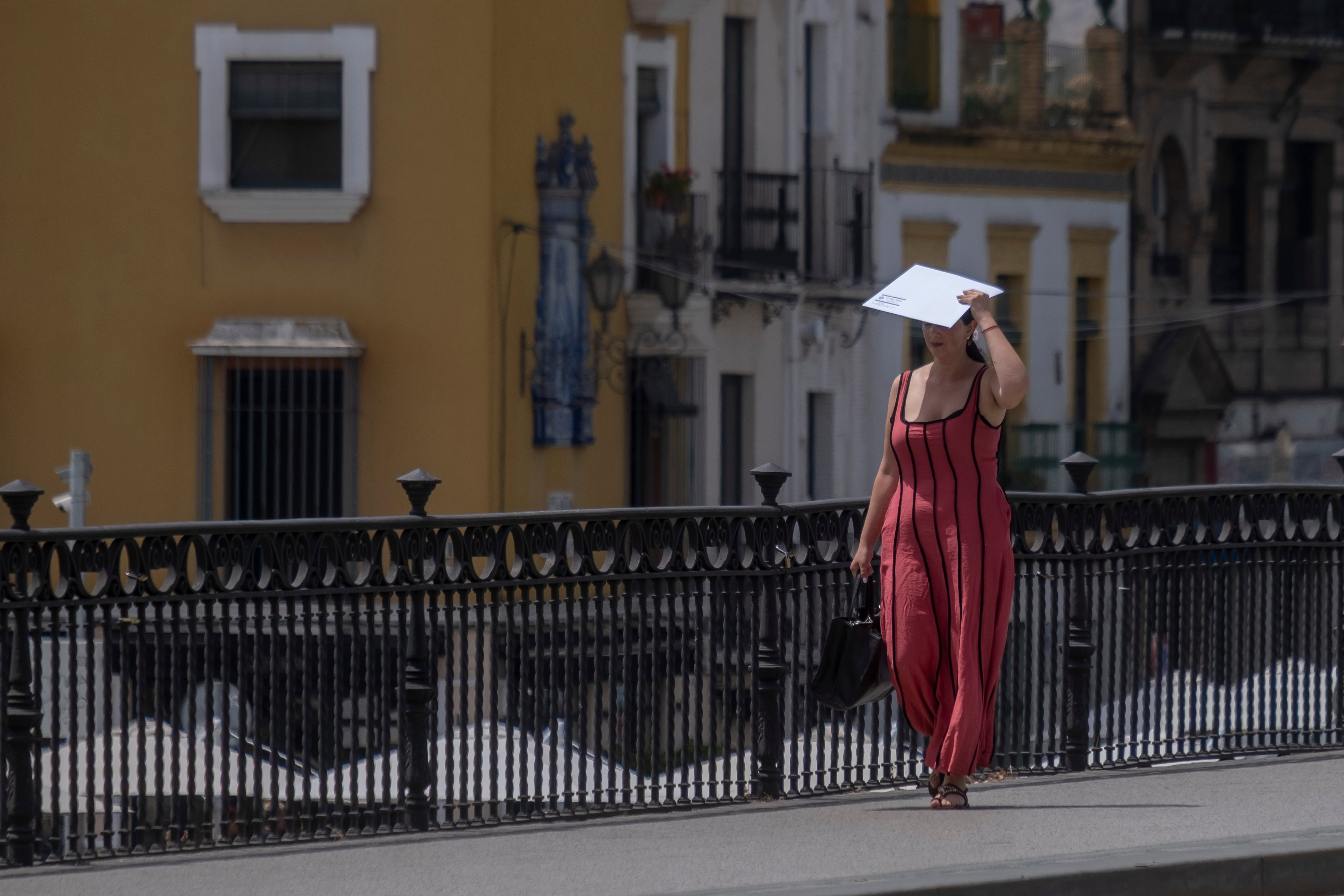 Sevilla afronta el calor extremo sin una red de refugios climáticos