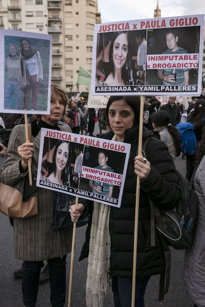 Malena Giglio é irmã de Paula, uma mulher de 33 anos assassinada em 18 de junho de 2014 enquanto esperava na fila de uma agência do Governo em San Carlos, na província de Mendoza. Yamil Pallares entrou com uma faca no edifício, escolheu Paula aleatoriamente e a esfaqueou cinco vezes depois de cortar seu pescoço por trás. Pallares foi inocentado porque um tribunal o declarou esquizofrênico, resultado de um sério problema com as drogas. A família de Paula conseguiu, finalmente, que o assassino permaneça internado em um hospital psiquiátrico. Agora, pedem a revisão da Lei de Saúde Mental, que permite saídas temporárias de doentes considerados perigosos.