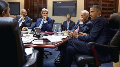 Washington, EEUU, 30 de agosto de 2013. El presidente de EE UU, Barack Obama, aparece hablando en la Casa Blanca con su gabinete para tomar una decisión sobre el conflicto sirio. Obama se mostró decidido a lanzar el ataque contra el régimen sirio. La Administración aseguraba tener evidencias del uso de armas químicas por el Gobierno de Damasco.