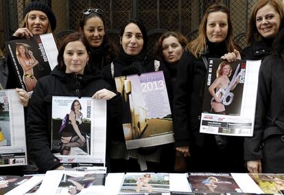 Las madres de Monserrat posan a las puertas del Palau de la Generalitat el pasado 14 de diciembre.