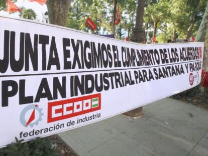 Extrabajadores de Santana Motor, en una protesta en 2012.