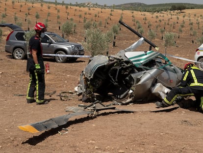 Helicóptero accidentado en el que viajaban dos miembros de la organización desarticulada por la Guardia Civil.