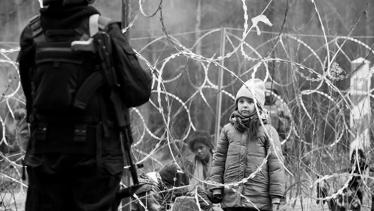 Un fotograma de 'Green Border', de Agniezska Holland.