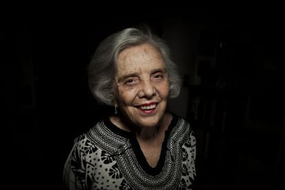 Elena Poniatowska, fotografada em sua casa no México.