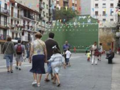 La plaza y el frontón de Ermua, este martes, aniversario del asesinato de Blanco.