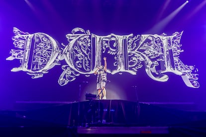 El argentino Duki, en un momento del concierto de anoche en el WiZink Center de Madrid.