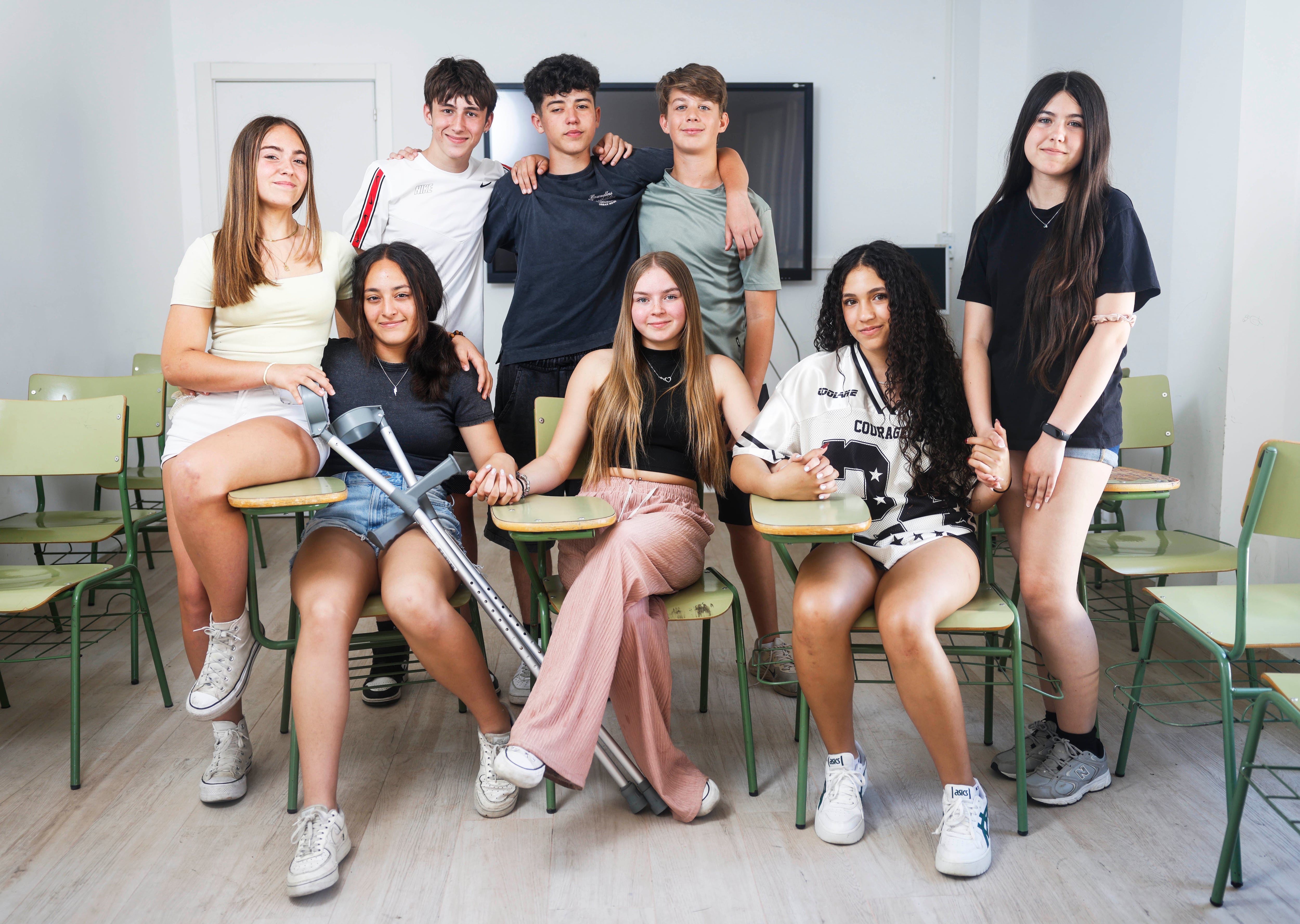 Los ‘Ocho de Parla’, héroes adolescentes al rescate de una mujer en la costa de Irlanda: “La gente no hacía nada, solo nos grababa”