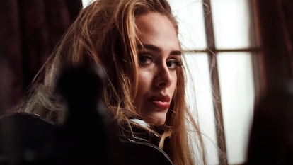 Adele no videoclipe de seu último trabalho, ‘Easy on me’