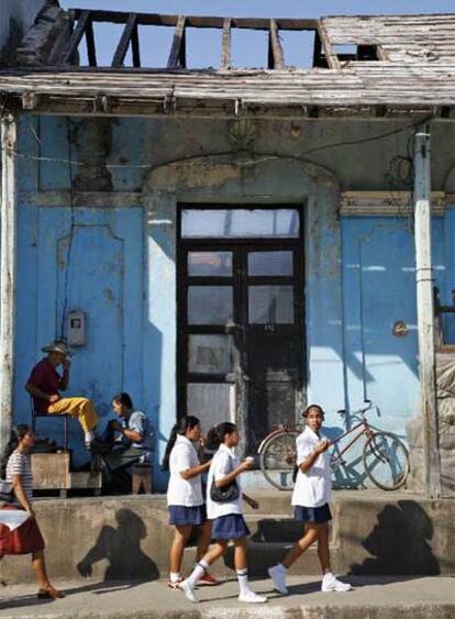 Calle de la ciudad costera de Baracoa, a mil kilómetros de La Habana