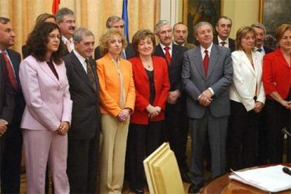 La ministra María José San Segundo (centro, de oscuro), con los responsables de Educación autonómicos.