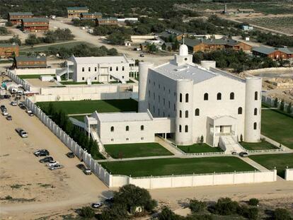 Templo de la secta polígama de origen mormón desarticulada por la policía en el oeste de Tejas.