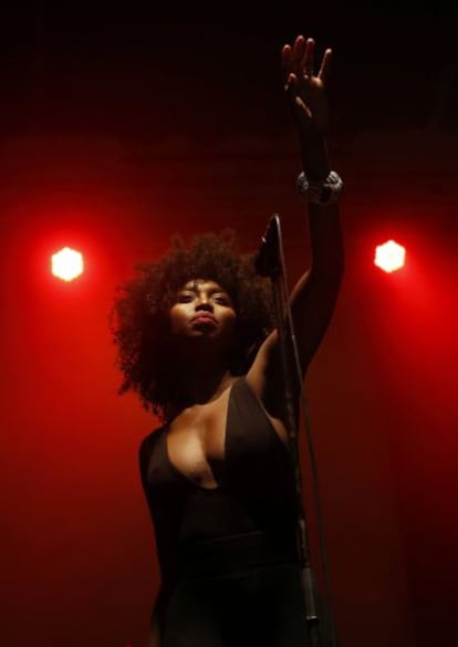La cantante maliense Inna Modja durante su actuación en el Stop War Festibal, organizado por San Sebastián 2016.