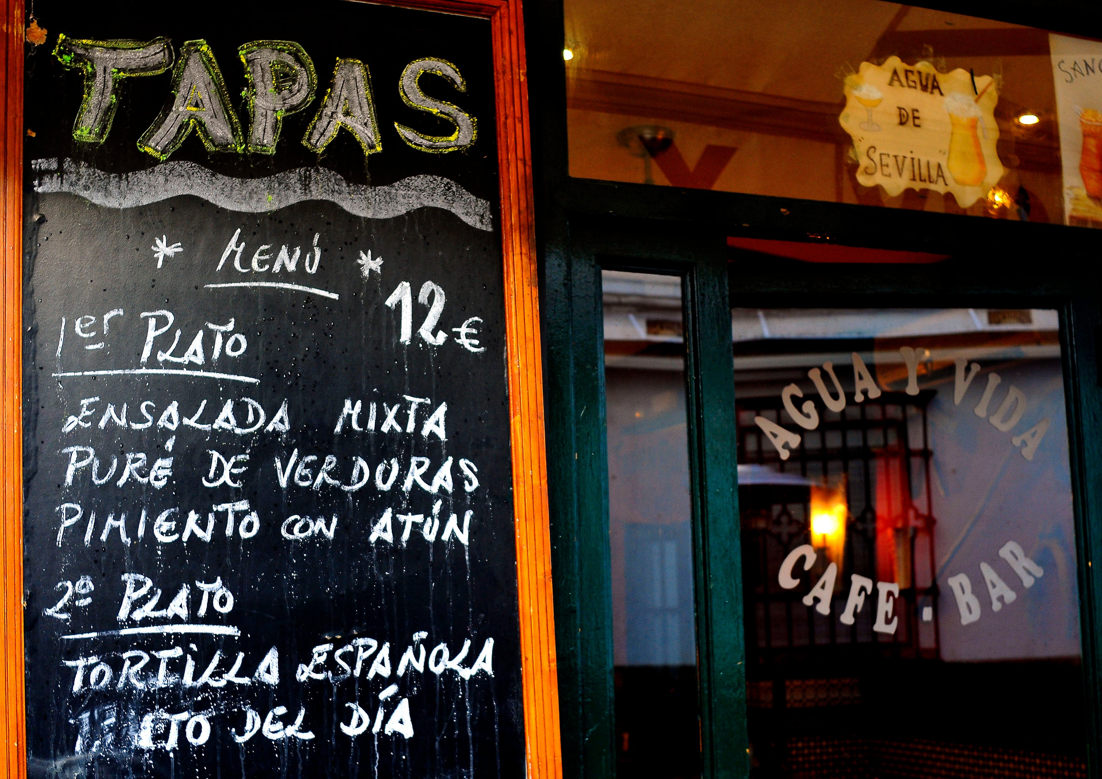 Cómo el menú del día pasó de alimentar turistas a estar en peligro de extinción