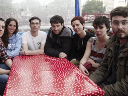 Los organizadores del Grupo de Acci&oacute;n Sindical junto a trabajadores en Berl&iacute;n.