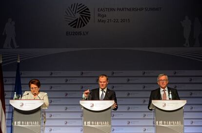 Juncker, Tusk y Straujuma, primera ministra de Letonia.