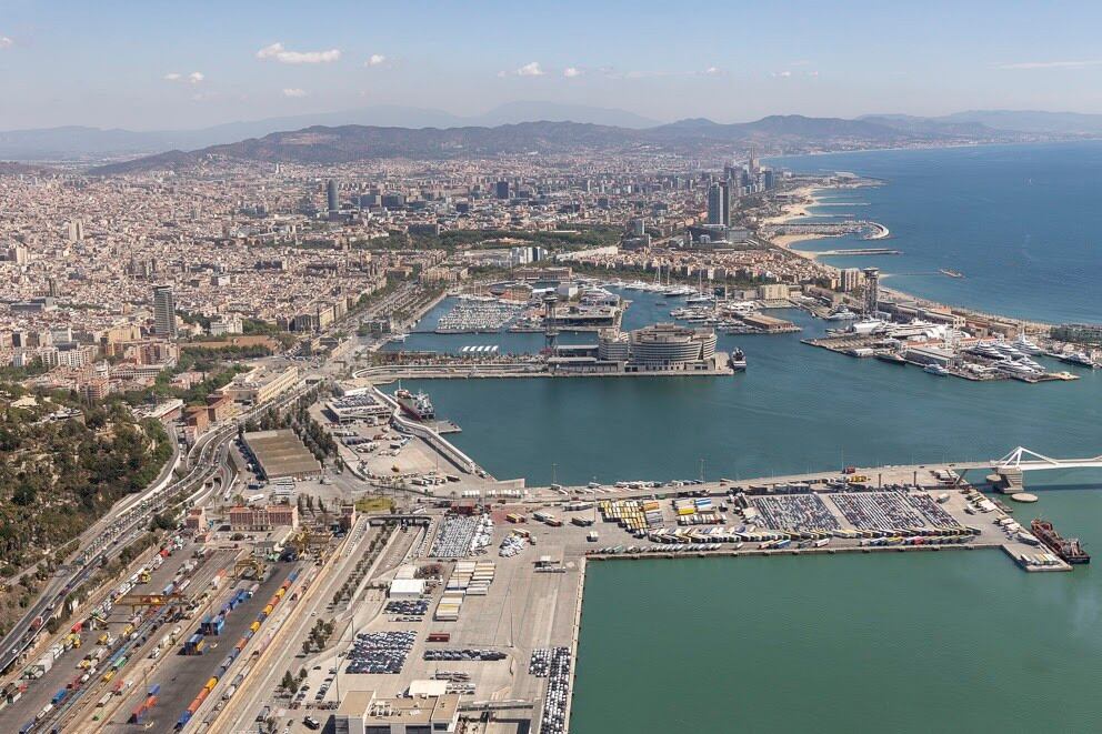 Varios heridos, uno crítico, por una intoxicación por monóxido de carbono en un barco en Barcelona
