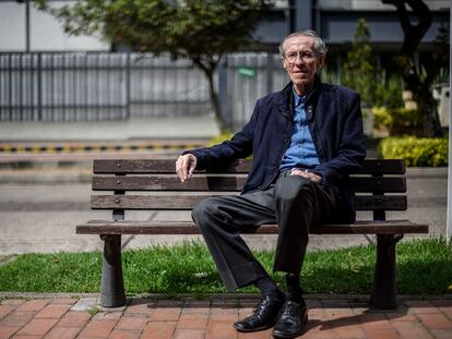 Antonio Navarro Wolff en un parque en el norte de Bogotá, el pasado 31 de marzo.