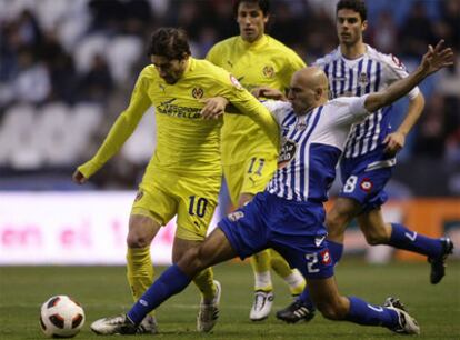 Manuel Pablo trata de arrebatar el balón a Cani.