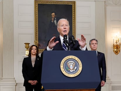 El presidente Biden, acompañado por la vicepresidenta Kamala Harris y el secretario de Estado Antony Blinken, comparece en la Casa Blanca.