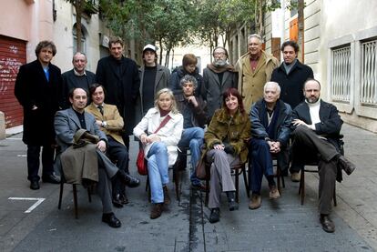 Jurado del premio Salambó de narrativa 2005, de izquierda a derecha, Manuel Rivas, Rafael Chirbes, Francisco Casavella, Javier Calvo, Angela Vallvey, Juan Eduardo Zúñiga, Fernando Delgado, Rodrigo Rey Rosa, Adolfo García Ortega, Fernando Royuela, Susana Fortes, Carlos Castán, Rosa Montero, Luis Goytisolo, Rodrigo Fresán.