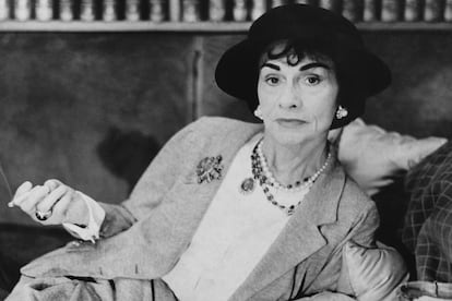 Coco Chanel

En cuanto a calidad y cantidad de frases inolvidables, la legendaria diseñadora de moda puede rivalizar de tú a tú con líderes políticos de la talla de Churchill o Mandela. Su “si estás triste, ponte más pintalabios y ataca” es una de nuestras favoritas.