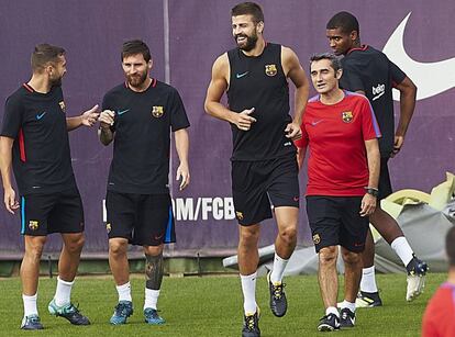 Los jugadores del Barcelona durante un entrenamiento.