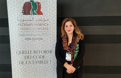 La abogada Laila Slassi, responsable de una ONG de ayuda a las mujeres que sufren violencia sexual, el sábado día 16 en Rabat, durante la conferencia Los Cimientos del Feminismo en Marruecos.