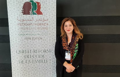 La abogada Laila Slassi, responsable de una ONG de ayuda a las mujeres que sufren violencia sexual, el sábado día 16 en Rabat, durante la conferencia Los Cimientos del Feminismo en Marruecos.