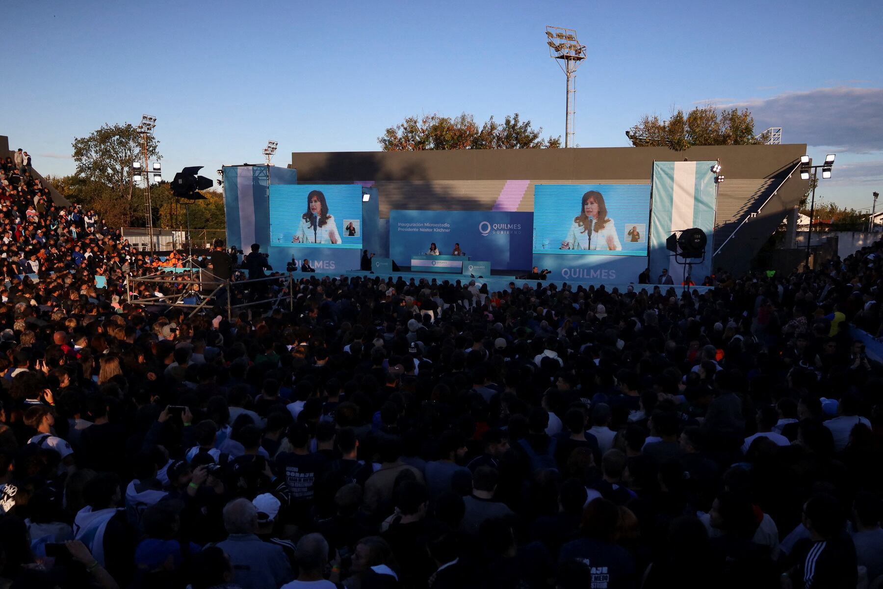  Cristina Fernández de Kirchner, habla durante la inauguración del estadio Presidente Néstor Kirchner, en Quilmes, en las afueras de Buenos Aires, Argentina, el 27 de abril de 2024. 