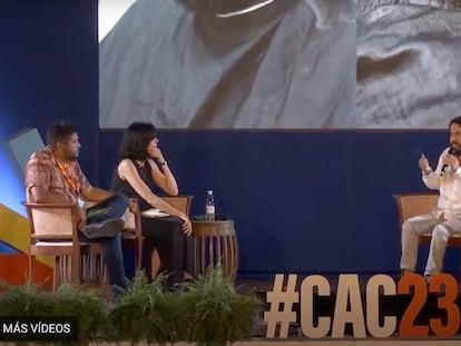 Jorge Comensal, Lara Moreno y Frank Báez conversan con Emiliano Monge en el Festival Centroamérica Cuenta 2023 en República Dominicana.